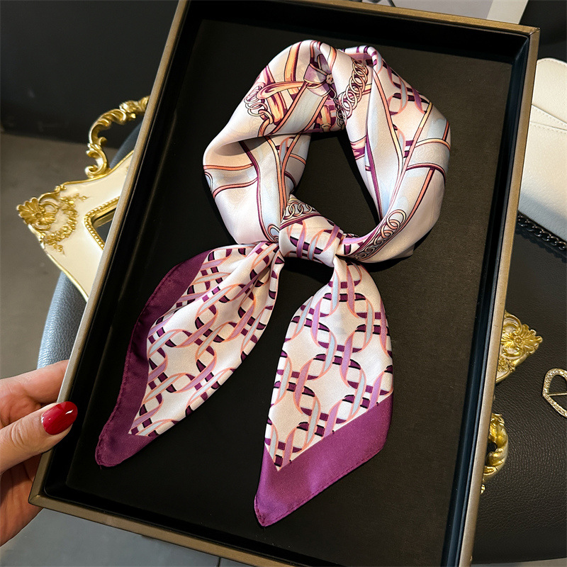 Lüks Kadın Kare Eşarp Zincir B - Silk Blouse incelemesi ve fiyatı